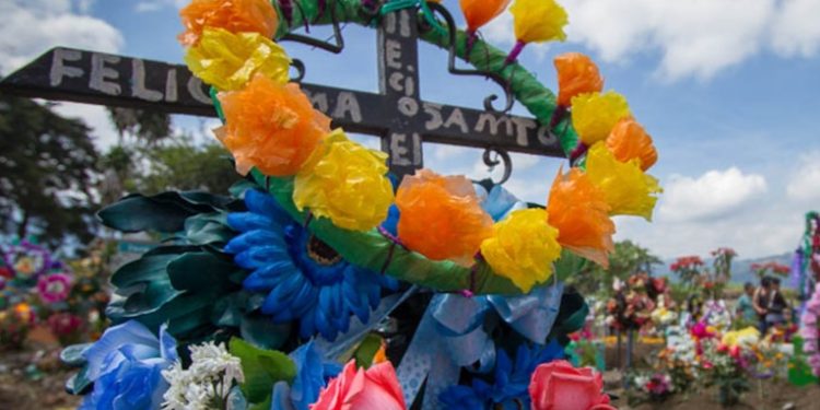 Autoridades refuerzan medidas de vigilancia en cementerios durante festividades religiosas