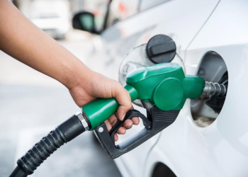 Autoridades registran leve aumento de precio de gasolina