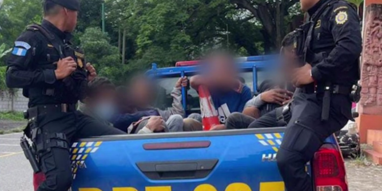 Autoridades rescatan a 66 migrantes en Chiquimula