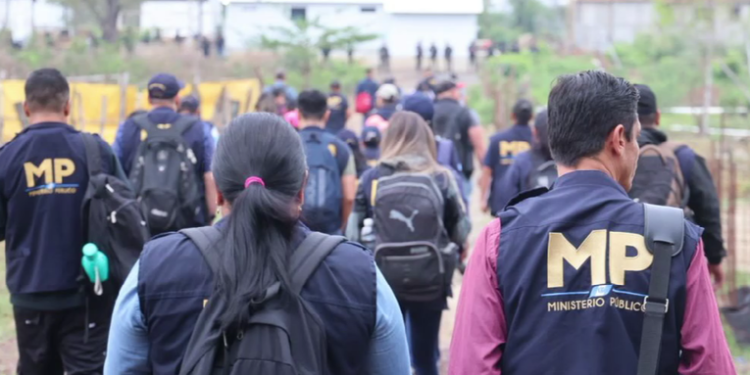 Autoridades rescatan a cuatro menores en sede de Lev Tahor en Santa Rosa