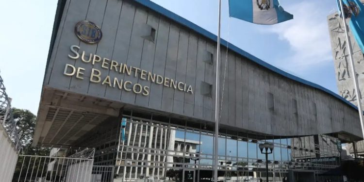 Autoridades revelan 3,700 transacciones sospechosas en bancos, por un total de Q4 mil millones