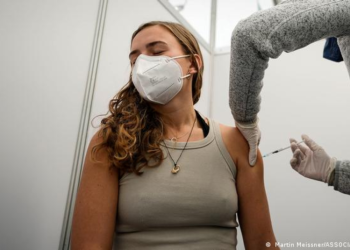 Autoridades sanitarias europeas defienden combinar vacunas anticovid