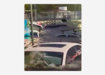 Autos sumergidos y caos: los estragos de las inundaciones en la ciudad mexicana de Guadalajara