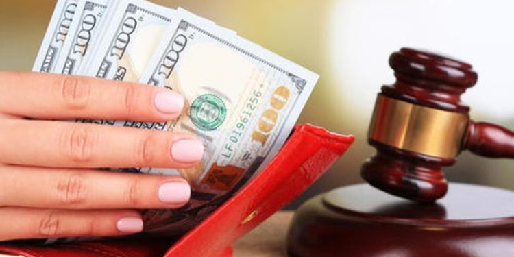 Avanza propuesta para limitar embargos a trabajadores con salario mínimo