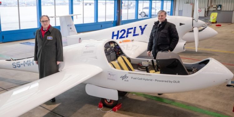 Avión eléctrico propulsado por hidrógeno líquido completa su primer vuelo