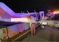 Avioneta realiza un impresionante aterrizaje en una autopista de E.E.U.U.