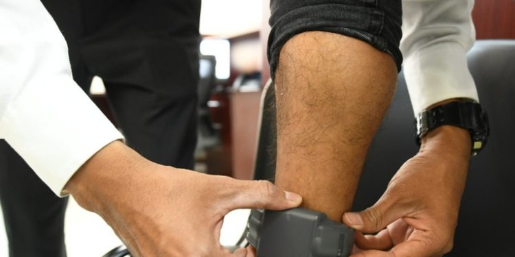 Baja Adopción de Brazaletes Telemáticos: Solo 19 Personas Beneficiadas con Ley de Control en Varios Meses