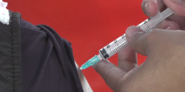 Baja afluencia a centros de vacunación