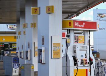 Bajan ligeramente los precios de gasolina y diésel en el país