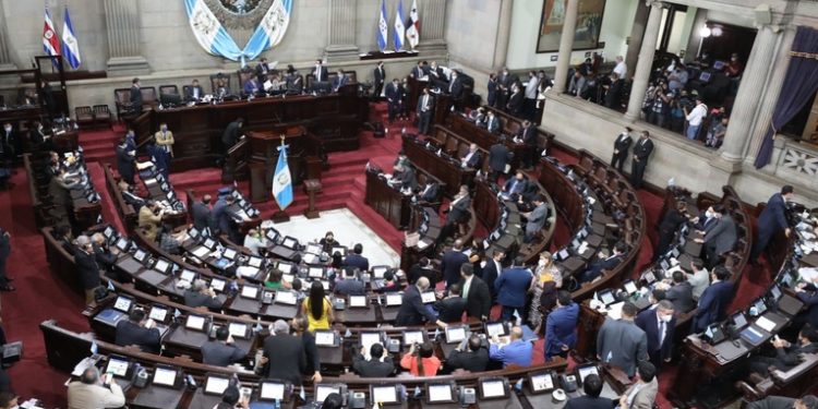 Bancadas opositoras en el Congreso rechazan discusión y aprobación de más subsidios