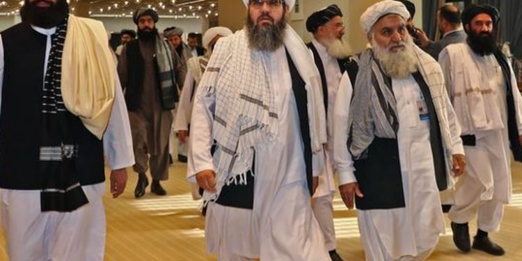 Banco Mundial congela entrega de fondos a talibanes afganos