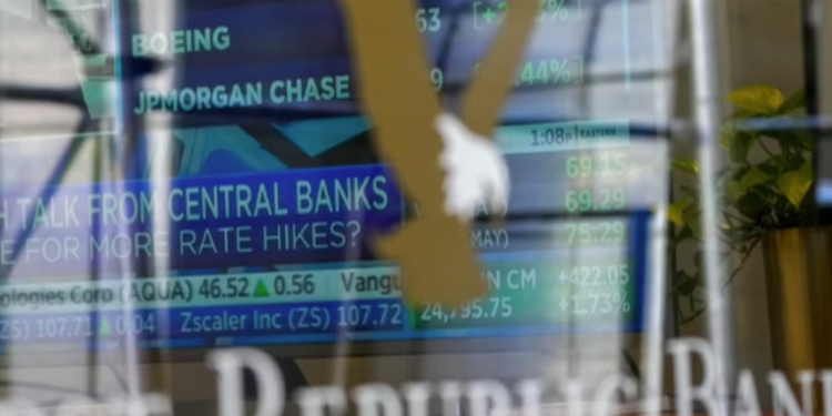 Bancos grandes de EEUU rescatan al First Republic Bank