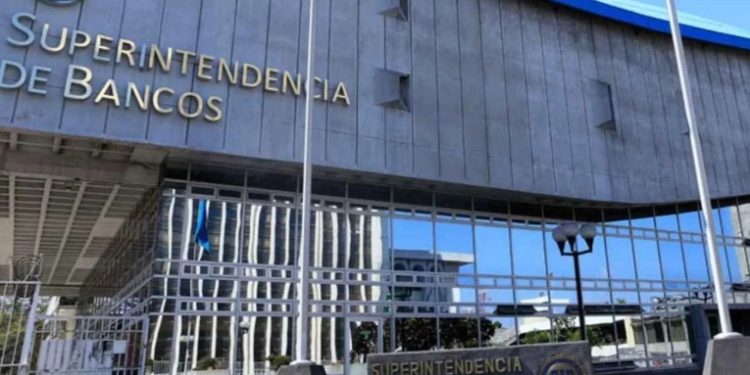 Bancos no atenderán viernes y lunes por feriados del sector y Día del Ejército