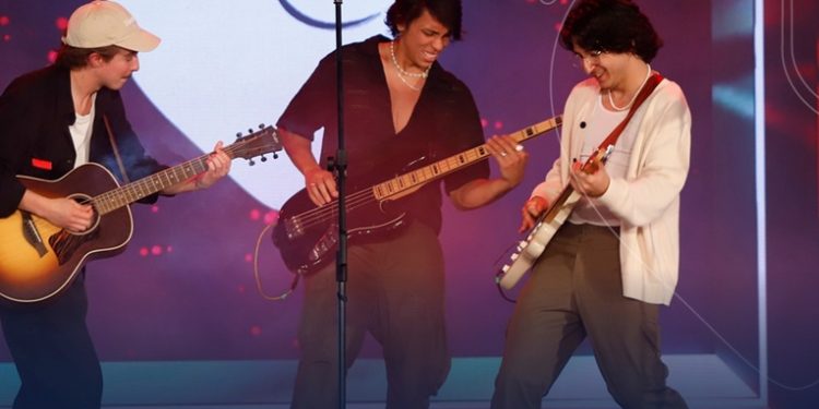 Banda TIMO y reconocidos cantantes internacionales brillan en la Teletón, dejando un legado de música y esperanza