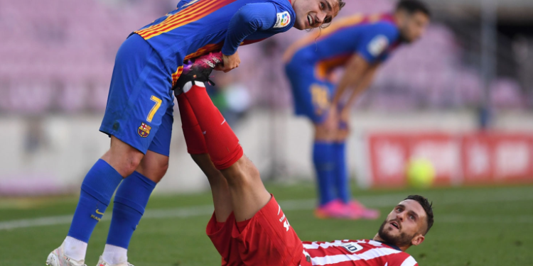 Barí§a y Atlético empatan en el Camp Nou y abren la puerta de la Liga al Madrid