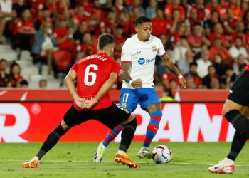 Barça y Madrid se juegan el liderato de la Liga en la jornada adelantada por la Supercopa de España