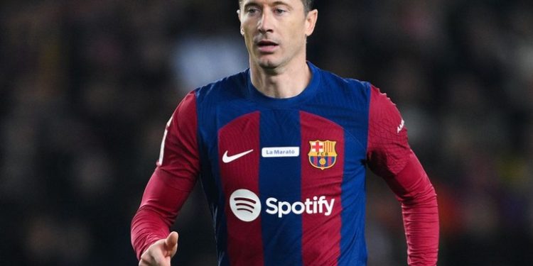 Barcelona 3-2 Almería: El Barça salva los muebles y supera por la mínima al Almería