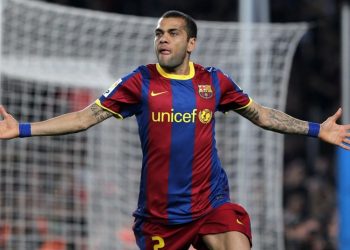 Barcelona borró a Dani Alves de su lista de leyendas