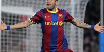 Barcelona borró a Dani Alves de su lista de leyendas