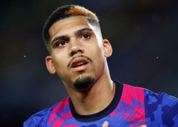 Barcelona renueva a Ronald Araújo hasta el 2026