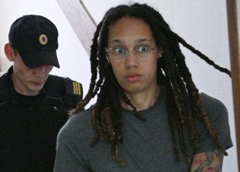 Basquetbolista estadounidense arrestada en Rusia se declara culpable de contrabando de aceite de cannabis