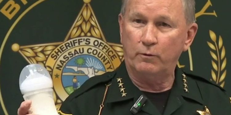 Bebé muere luego de que su madre le diera leche con fentanilo para que se durmiera