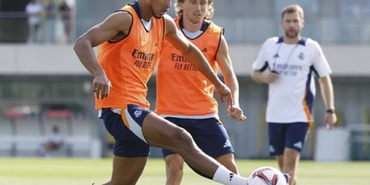 Bellingham se lesiona: un mes de baja por 'lesión en el músculo delgado plantar de la pierna derecha'