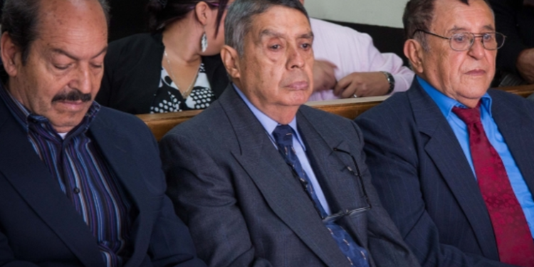 Benefician con medida sustitutiva a exmandos militares procesados en caso ''Molina Theissen''