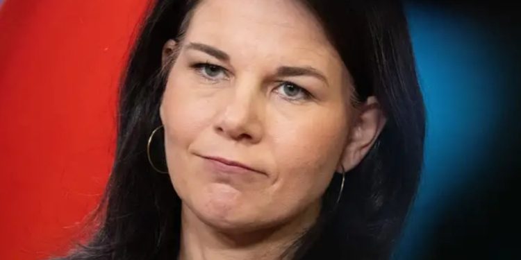 Berlín convoca a embajador ruso por expulsión de periodistas