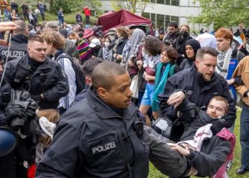 Berlín: desalojan manifestantes propalestinos de universidad