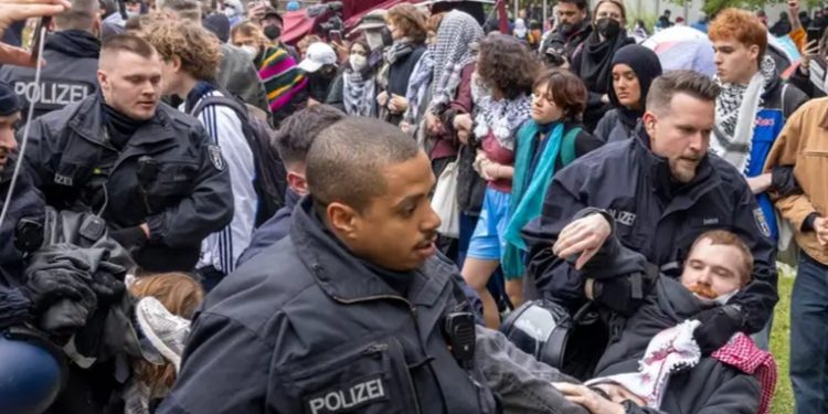 Berlín: desalojan manifestantes propalestinos de universidad