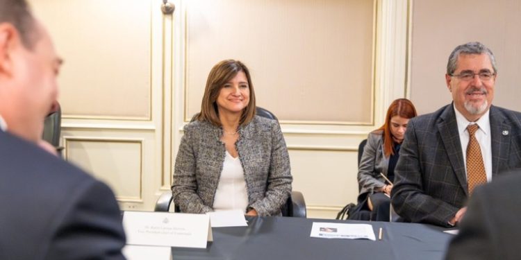 Bernardo Arévalo asumirá la presidencia tras meses de incertidumbre política