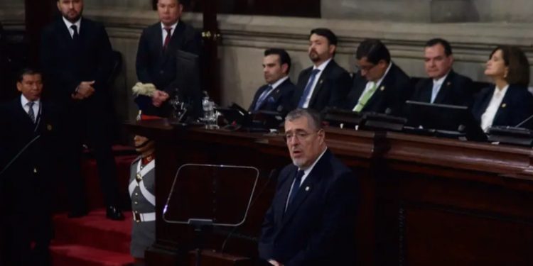 Bernardo Arévalo destaca avances significativos en su informe anual ante el Congreso