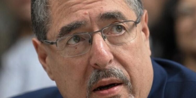 Bernardo Arévalo en ENADE: bloqueos No Detienen al País, Sino que Potencian la Democracia