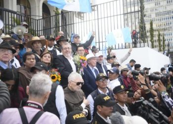 Bernardo Arévalo hace un llamado a la participación ciudadana en la marcha por la democracia