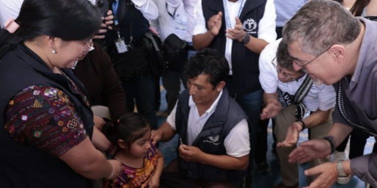 Bernardo Arévalo lanza campaña para vacunar a 379 mil niños de 2 a 5 años contra sarampión y polio