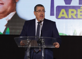 Bernardo Arévalo ofrece reducción de salarios de funcionarios de gobierno incluyendo el presidencial