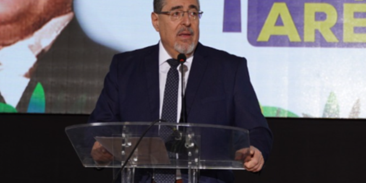 Bernardo Arévalo ofrece reducción de salarios de funcionarios de gobierno incluyendo el presidencial