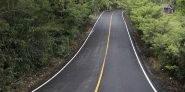 Bernardo Arévalo promete completar carretera clave en Zacapa e Izabal tras reunión con alcaldes