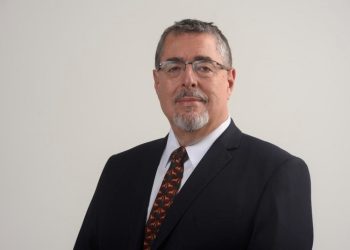 Bernardo Arévalo responde a críticas y asegura que Semilla es un partido legal