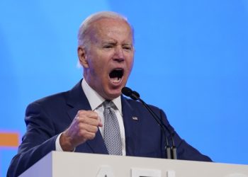 Biden acusa a varias petroleras de tener enormes ganancias en -tiempos de guerra- y culpa a Putin por el -dolor financiero- que sufre EE.UU.