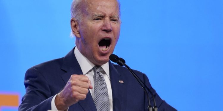 Biden acusa a varias petroleras de tener enormes ganancias en -tiempos de guerra- y culpa a Putin por el -dolor financiero- que sufre EE.UU.