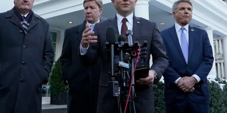 Biden advierte a republicanos sobre ayuda a Ucrania