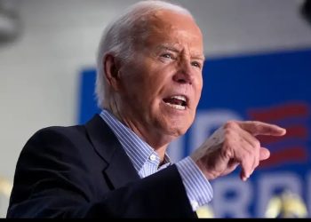 Biden afirma a demócratas que seguirá su lucha contra Trump