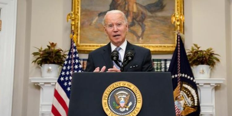 Biden anuncia ayuda militar a Ucrania y prohíbe que barcos rusos atraquen en Estados Unidos