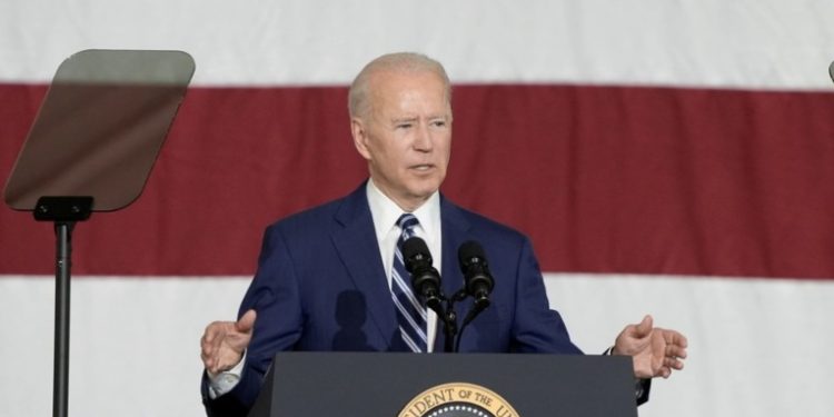 Biden busca “reinventar†la economía de EE.UU