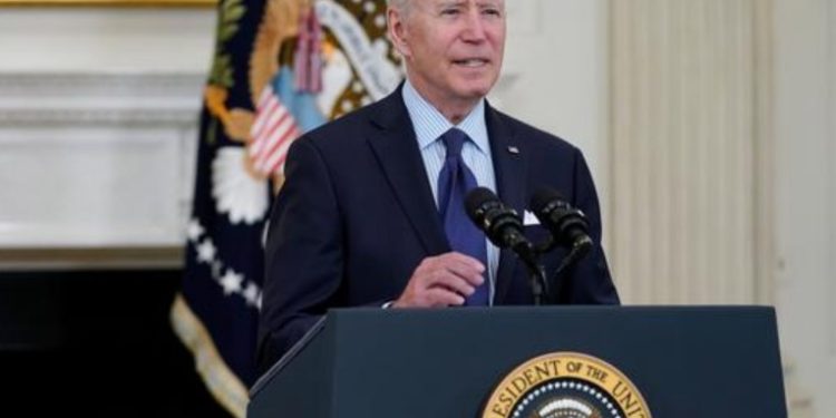 Biden condena ataques