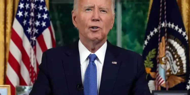 Biden dice que se retiró por la defensa de la democracia