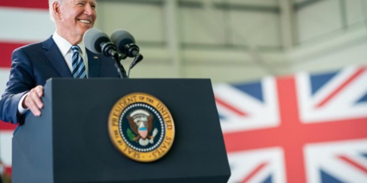 Biden llega a Ginebra, en ví­speras de la cumbre con Putin