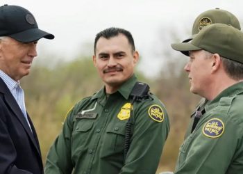 Biden ordena bloquear a solicitantes de asilo en frontera
